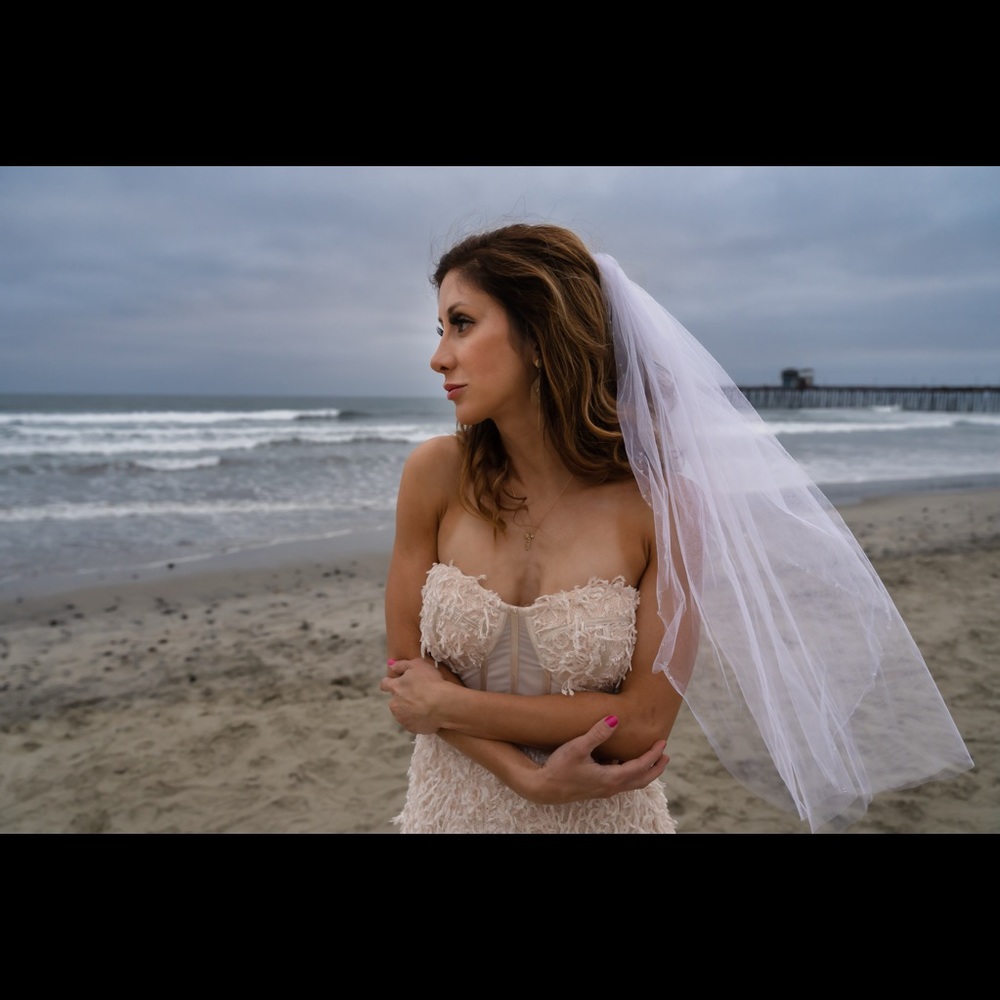 Bridal  gown - Picture 3 of 9